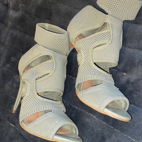 KHAKI ZARA HEELS - Picture 8 of 9